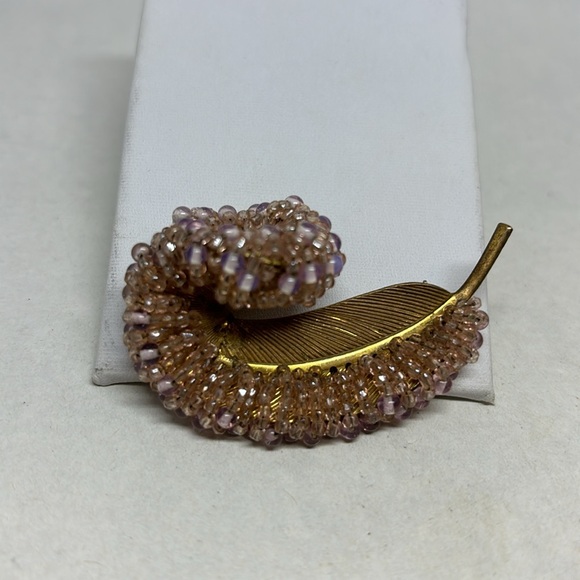 Gorgeous signed Miriam Haskell beaded leaf pin. - Picture 10 of 12